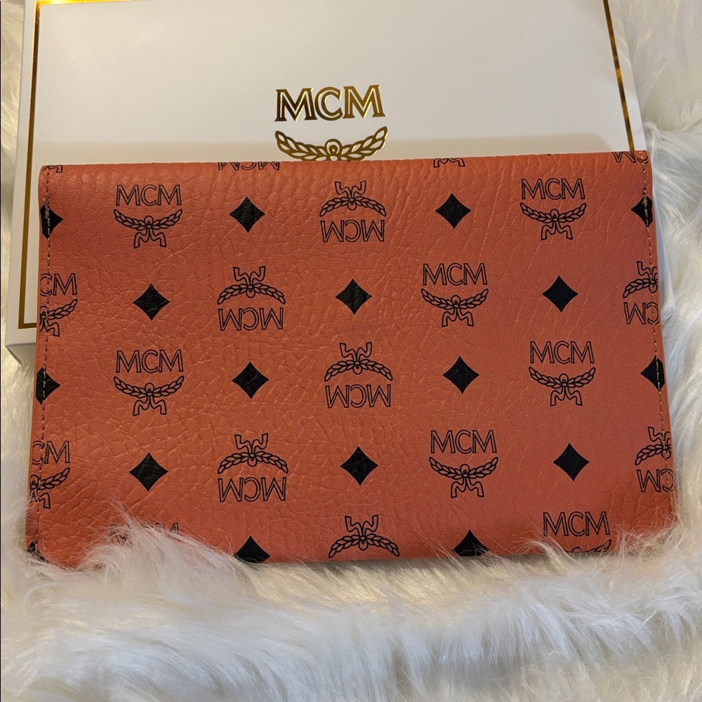 MCM Parfum Collection Envelope Clutch - Picture 5 of 6